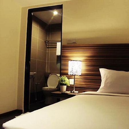 Hotel Sara'S Inn, Shah Alam Esterno foto
