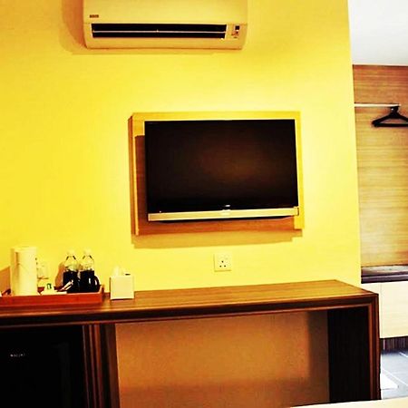 Hotel Sara'S Inn, Shah Alam Esterno foto
