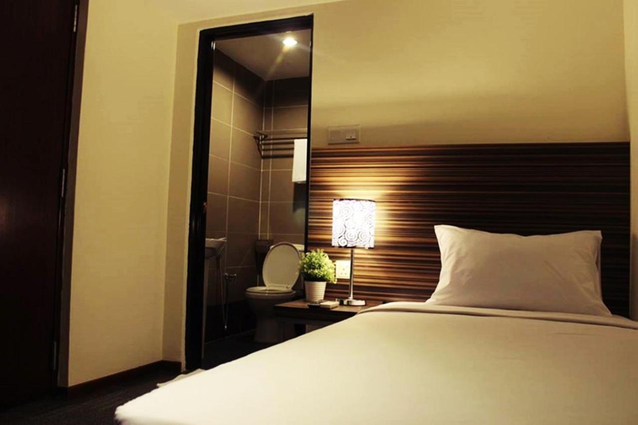 Hotel Sara'S Inn, Shah Alam Esterno foto